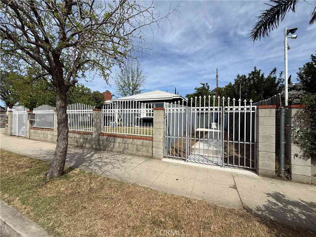 Homes For Rent - 20953 Saticoy<br/> Canoga Park, CA 91304