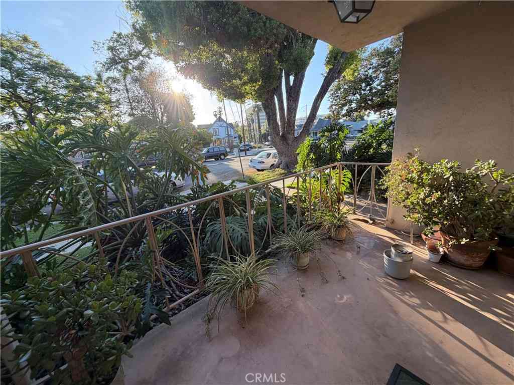 Condo For Sale - 919 N Minter Street #B<br/> Santa Ana, CA 92701