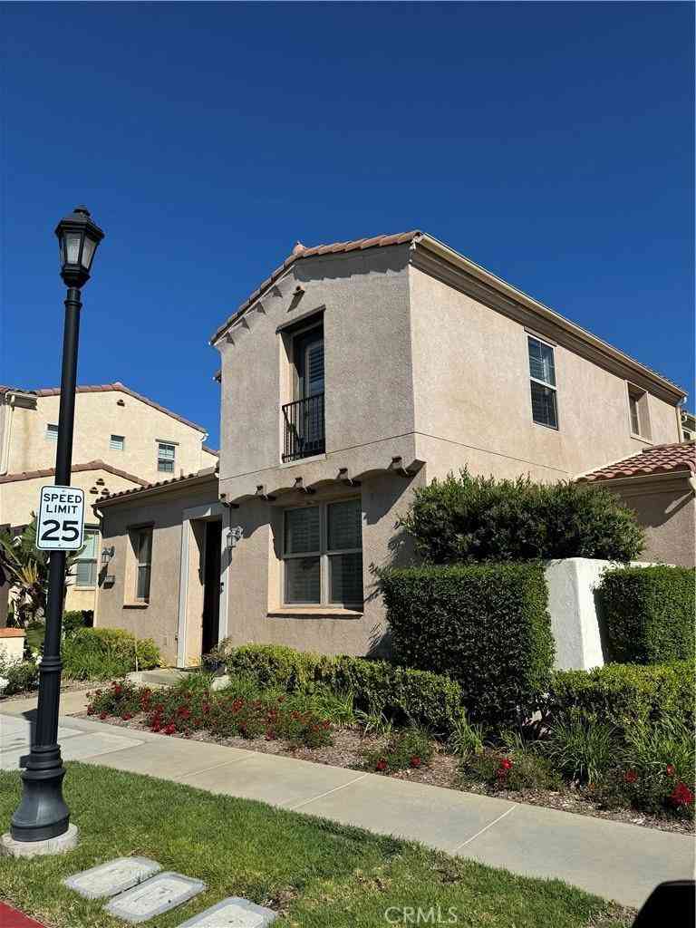 Townhouse For Sale - 20323 Livorno<br/> Porter Ranch, CA 91326