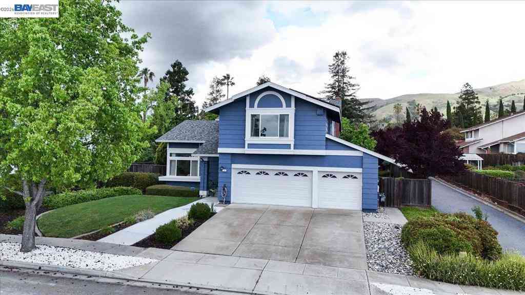 Homes For Sale - 466 Crystalline Dr<br/> Fremont, CA 94539