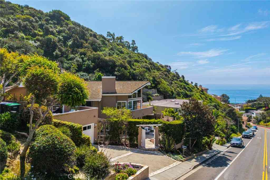 Homes For Sale - 431 Nyes Place<br/> Laguna Beach, CA 92651