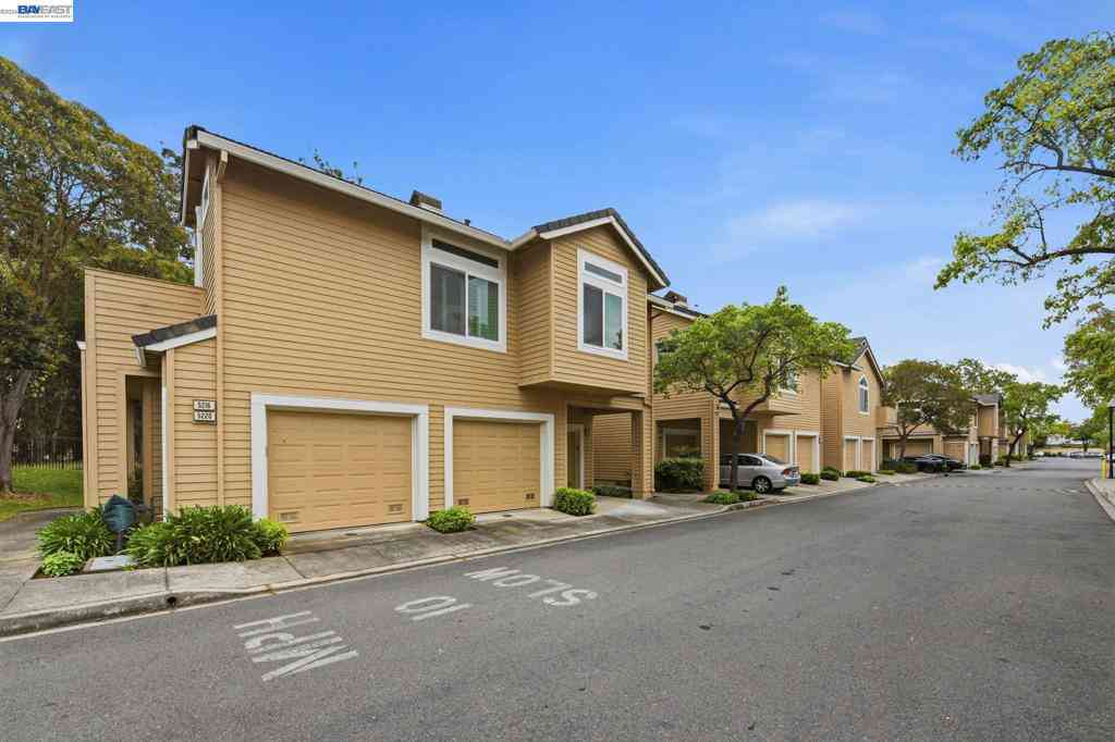 Townhouse For Sale - 5246 Tacoma Cmn<br/> Fremont, CA 94555