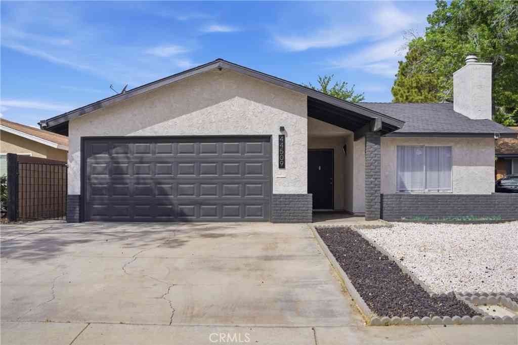 Homes For Sale - 44509 Watford Avenue<br/> Lancaster, CA 93535