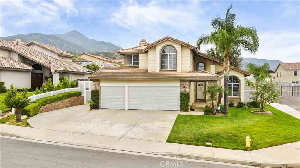 Homes For Sale - 27199 Echo Canyon Court<br/> Corona, CA 92883