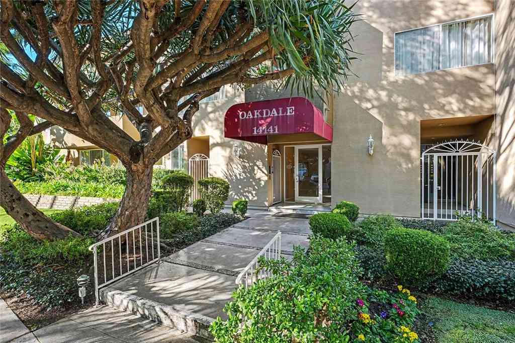 Condo For Sale - 14141 Dickens #111<br/> Sherman Oaks, CA 91423
