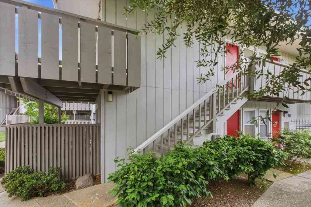 Condo For Sale - 255 S Rengstorff Avenue #58<br/> Mountain View, CA 94040