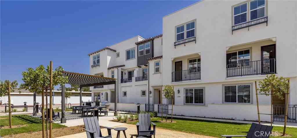Condo For Sale - 1305 Cantada Court<br/> El Cajon, CA 92019