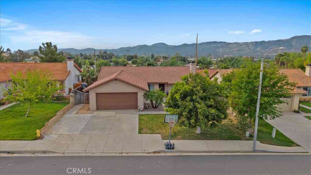 Homes For Sale - 22125 Country Hills Drive<br/> Wildomar, CA 92595
