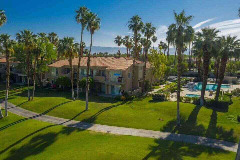 Condo For Sale - 55439 Winged Foot<br/> La Quinta, CA 92253