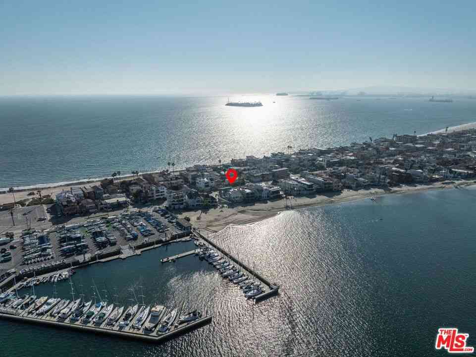 Condo For Rent - 6821 E Ocean Boulevard #1/2<br/> Long Beach, CA 90803