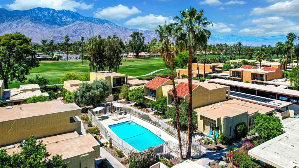 Condo For Sale - 2417 Los Patos Drive<br/> Palm Springs, CA 92264