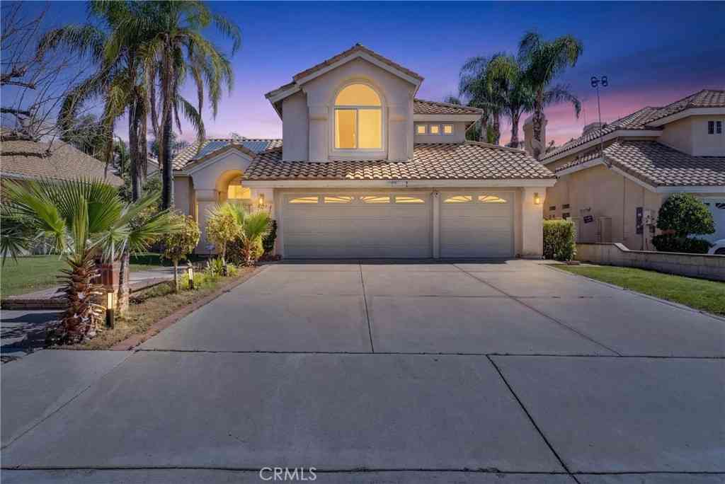 Homes For Sale - 7437 Red Clover Way<br/> Highland, CA 92346