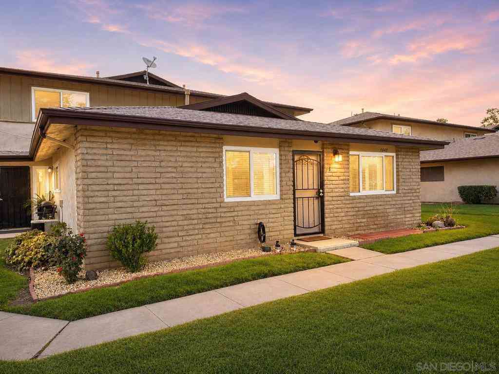 Condo For Sale - 9848 Buena Vista #1<br/> Santee, CA 92071