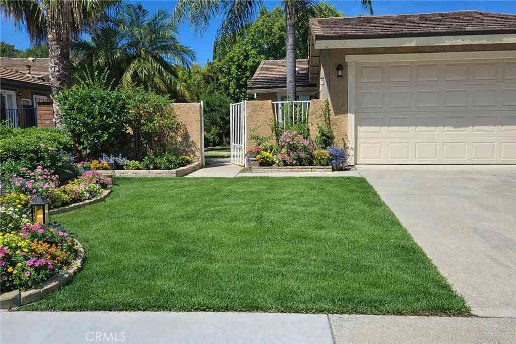 Townhouse For Sale - 25657 Almendra Drive<br/> Valencia, CA 91355