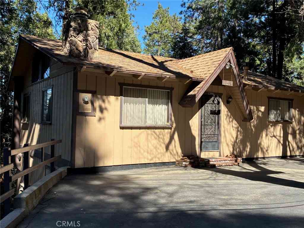 Homes For Sale - 23992 Lakeview Dr.<br/> Crestline, CA 92325