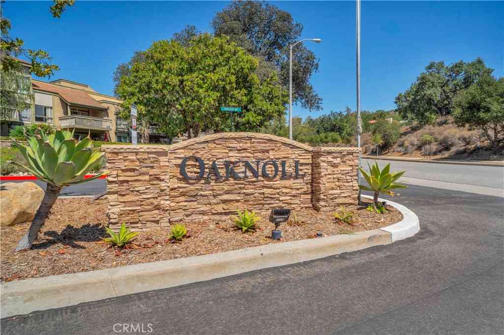 Condo For Sale - 291 Sequoia Court #13<br/> Thousand Oaks, CA 91360