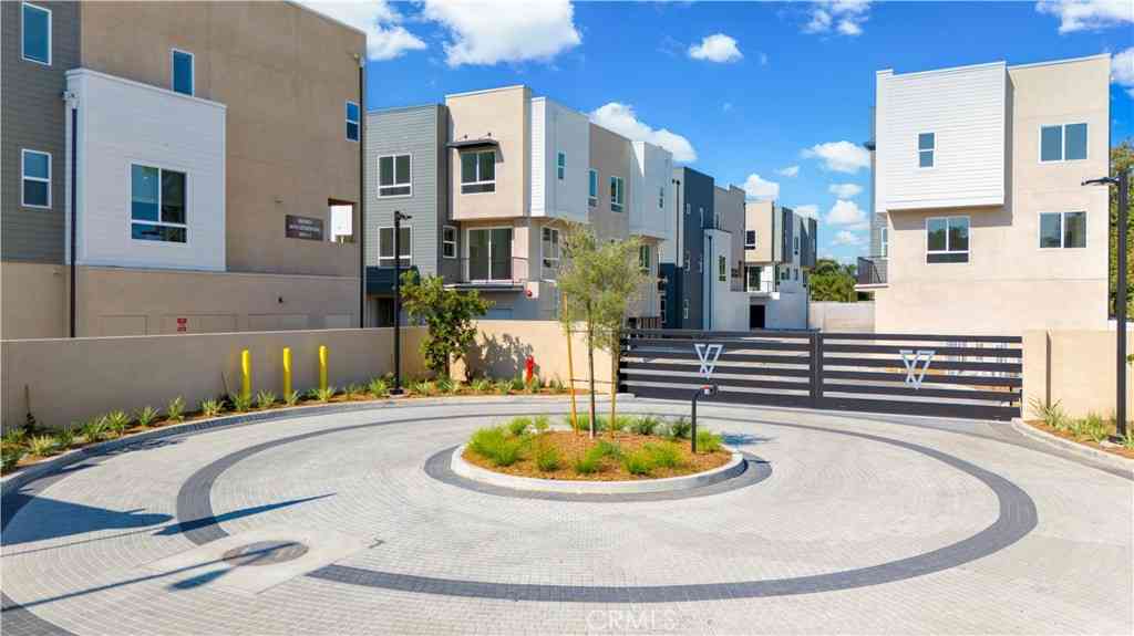 Condo For Sale - 9427 N Sepulveda Blvd. #5<br/> North Hills, CA 91343