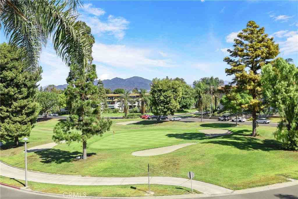 Condo For Sale - 2386 Via Mariposa W #2B<br/> Laguna Woods, CA 92637