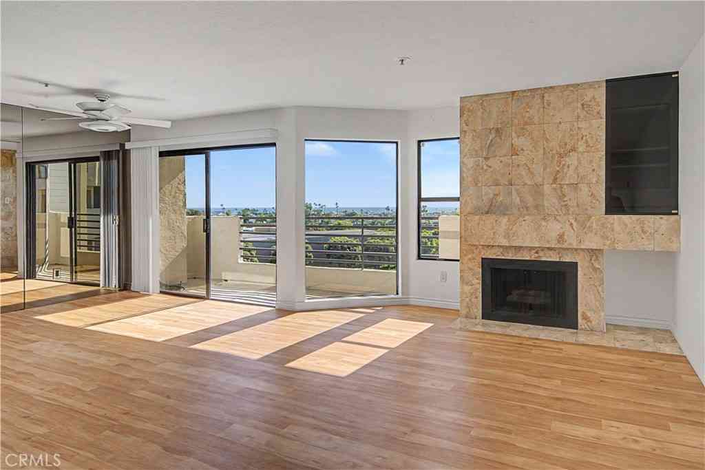 Condo For Sale - 280 Cagney Lane #207<br/> Newport Beach, CA 92663