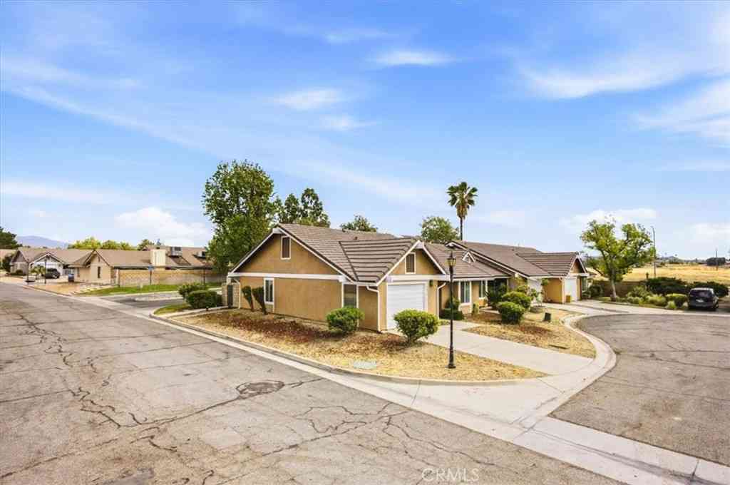 Condo For Sale - 1473 Ethan Allen<br/> San Jacinto, CA 92583