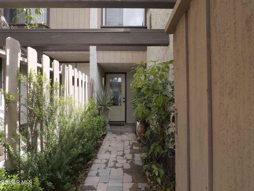 Townhouse For Sale - 24829 Apple Street #E<br/> Newhall, CA 91321