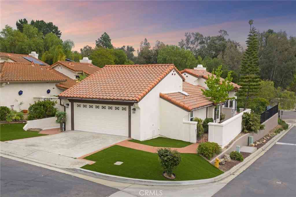 Homes For Sale - 1723 Larkhaven Glen<br/> Escondido, CA 92026