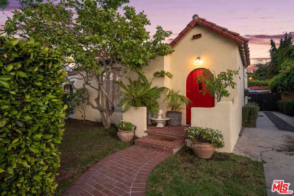 Homes For Sale - 1118 Grant Avenue<br/> Venice, CA 90291