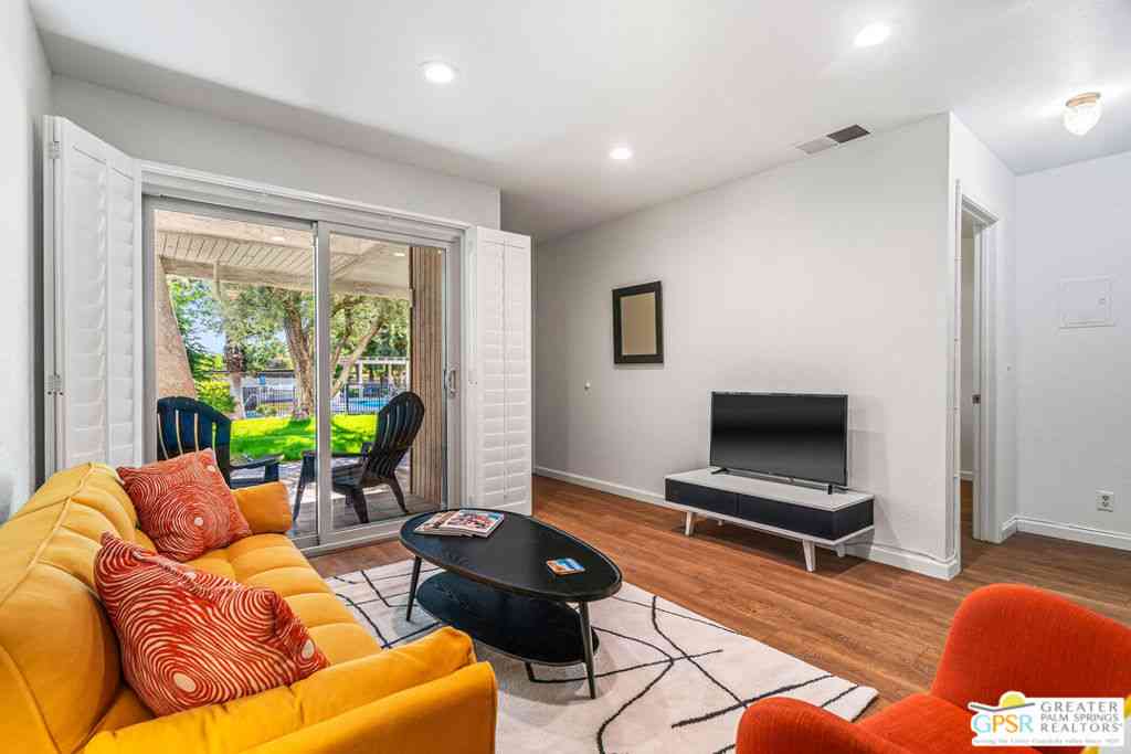 Condo For Sale - 550 N Villa Court #116<br/> Palm Springs, CA 92262