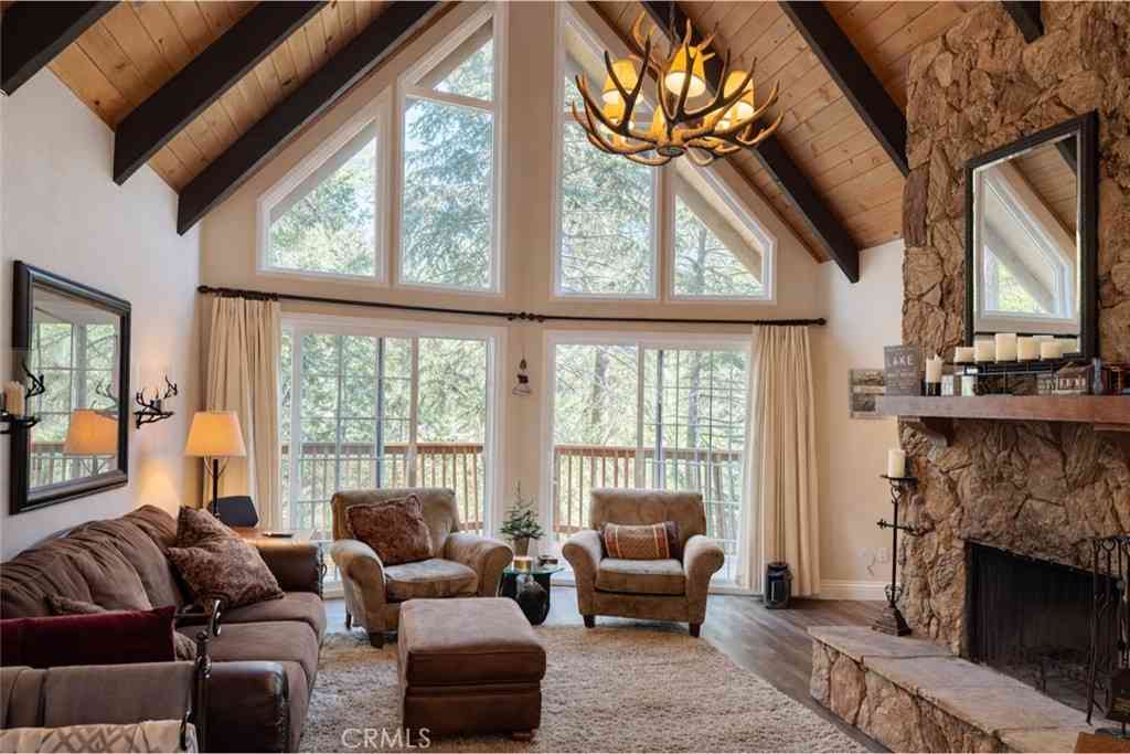 Homes For Sale - 27334 Pinewood Drive<br/> Lake Arrowhead, CA 92352