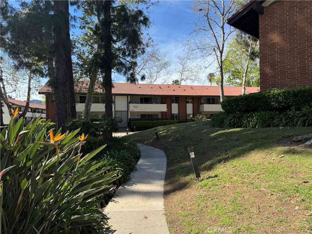 Condo For Sale - 31567 Lindero Canyon #5<br/> Westlake Village, CA 91361