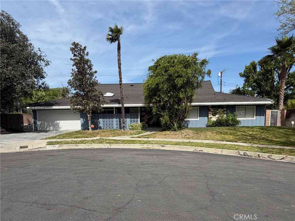Homes For Rent - 5301 Dubois<br/> Woodland Hills, CA 91367