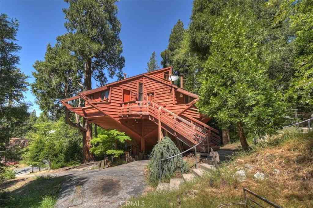 Homes For Sale - 23228 Brookside<br/> Crestline, CA 92325
