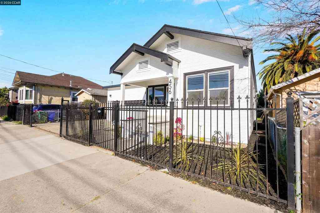 Homes For Sale - 456 4th St<br/> Richmond, CA 94801