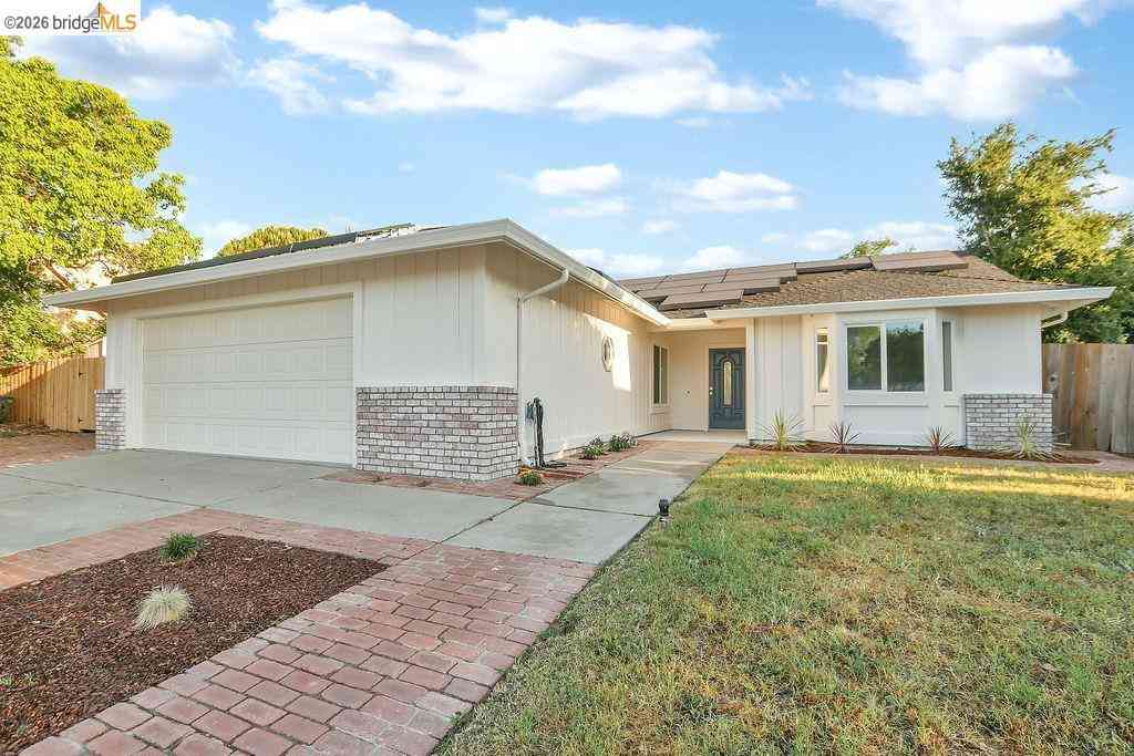 Homes For Sale - 1060 Woodglen Dr<br/> Oakley, CA 94561