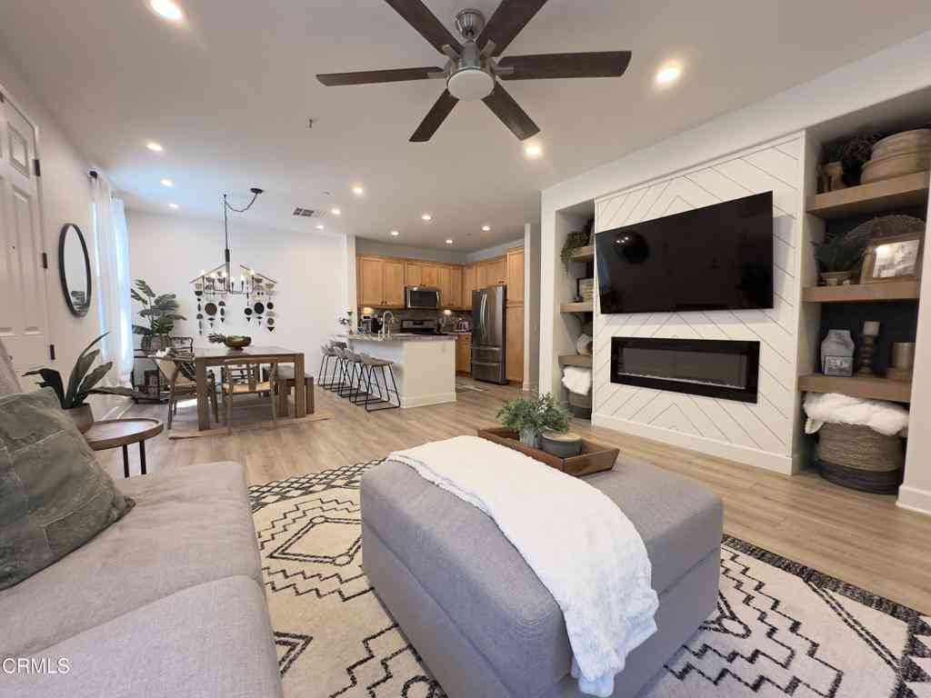Townhouse For Sale - 24014 Park Lane<br/> Valencia, CA 91354