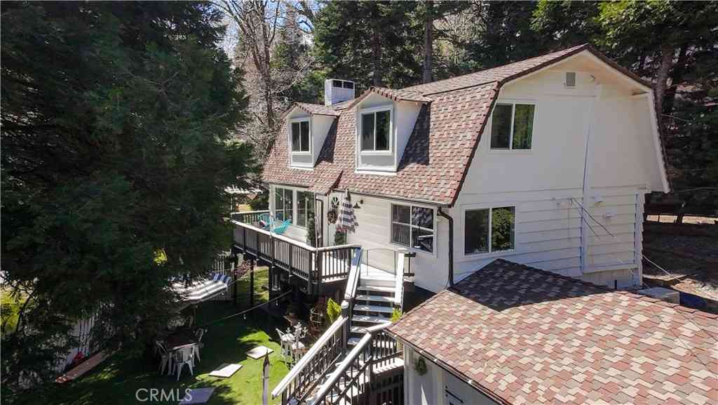Homes For Sale - 220 Oak Dr.<br/> Lake Arrowhead, CA 92352
