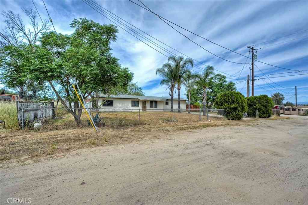 Homes For Sale - 1226 Jay Bird Lane<br/> Ramona, CA 92065