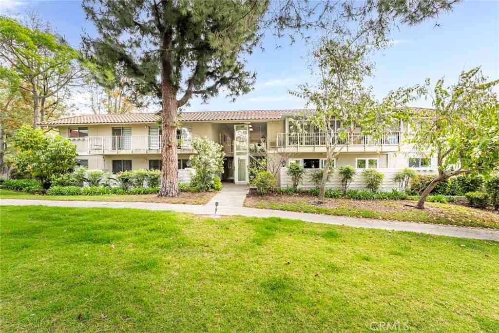Homes For Sale - 812 A Ronda Mendoza<br/> Laguna Woods, CA 92637