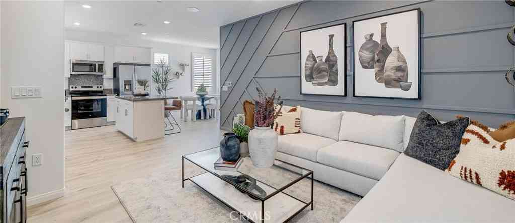 Condo For Sale - 1275 Galaxy Way<br/> Rialto, CA 92376
