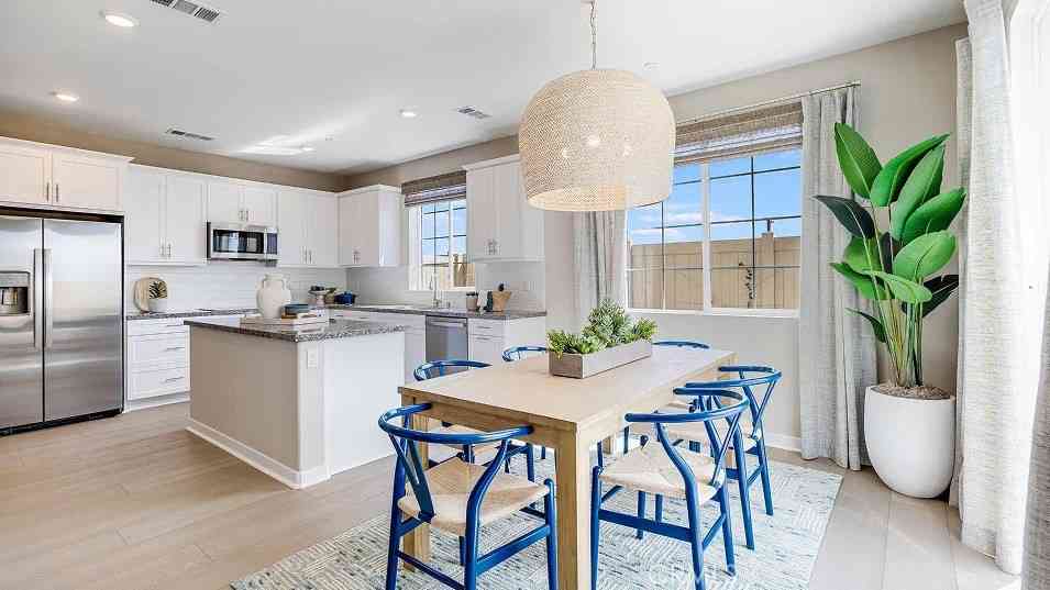 Condo For Sale - 1364 Thunderbolt Lane<br/> Rialto, CA 92376