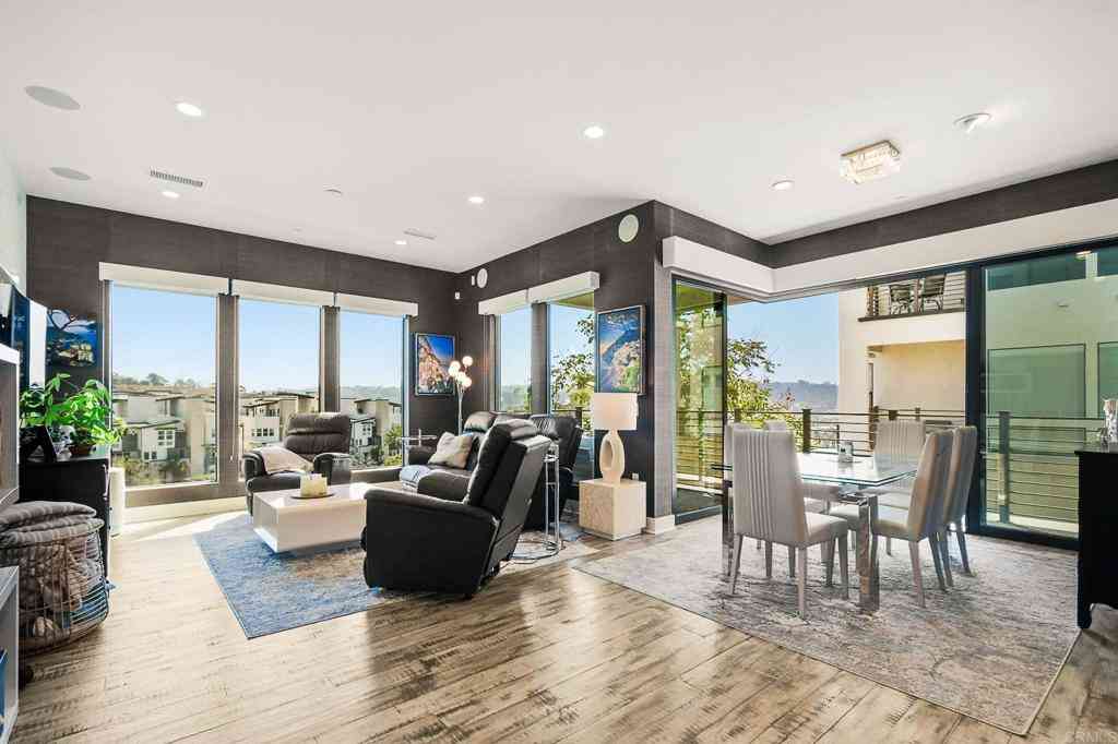 Condo For Sale - 8571 Aspect Dr<br/> San Diego, CA 92108