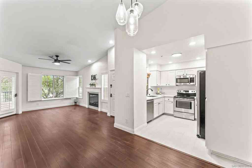 Condo For Sale - 18752 Caminito Cantilena #166<br/> San Diego, CA 92128