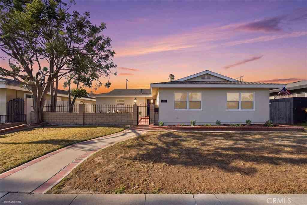Homes For Sale - 5041 Mcfadden<br/> Huntington Beach, CA 92649