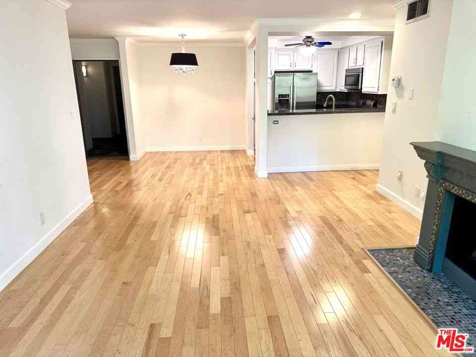 Condo For Rent - 950 N Kings Road #143<br/> West Hollywood, CA 90069