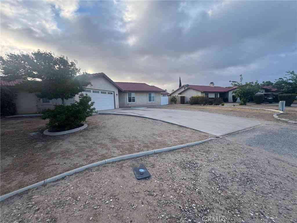Townhouse For Sale - 10333 Tamarisk Avenue<br/> Hesperia, CA 92345