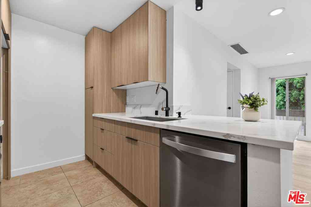Condo For Sale - 8601 International Avenue #122<br/> Canoga Park, CA 91304