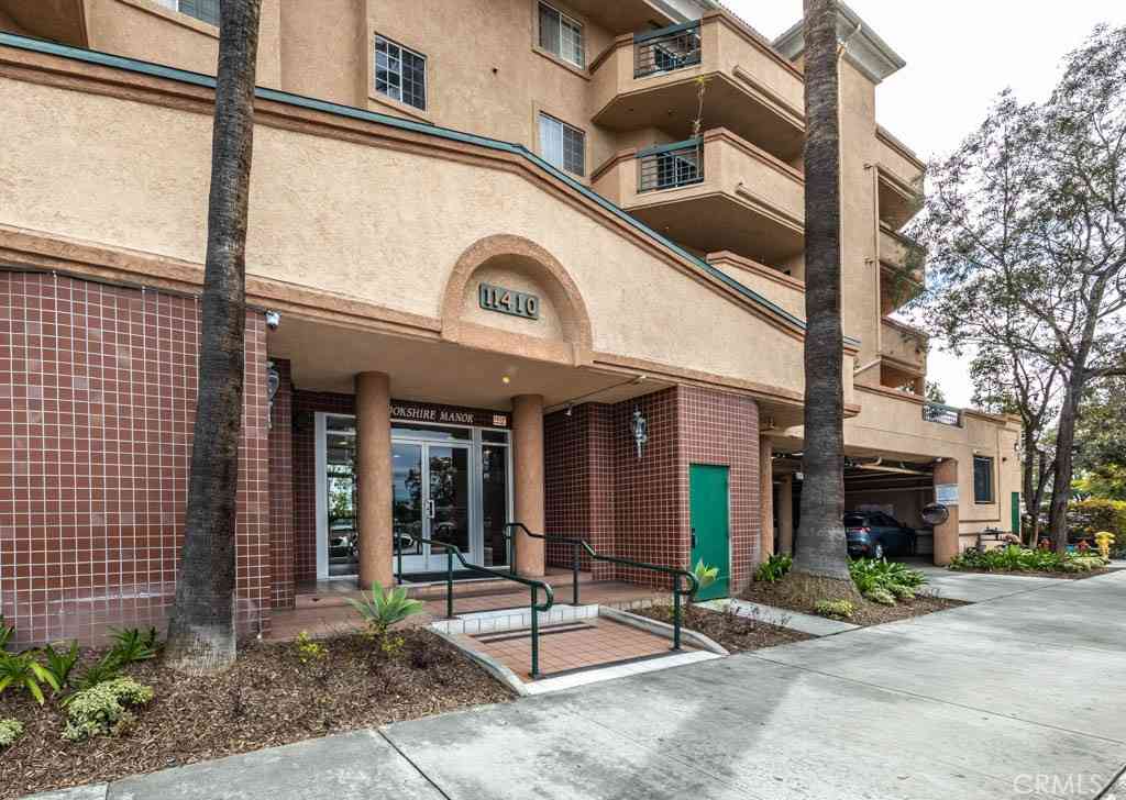 Condo For Rent - 11410 Brookshire #321 Avenue<br/> Downey, CA 90241