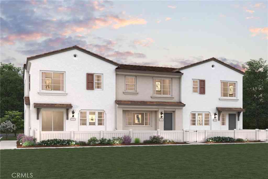 Townhouse For Sale - 3175 Teralina Circle<br/> Riverside, CA 92503