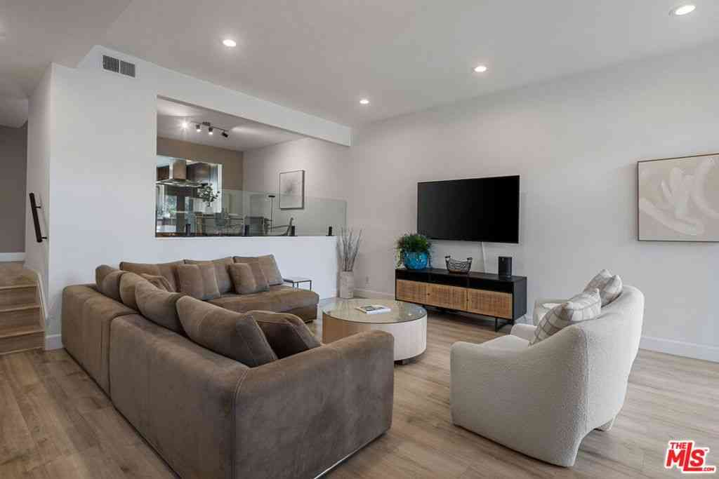 Condo For Rent - 17165 Palisades Circle<br/> Pacific Palisades, CA 90272