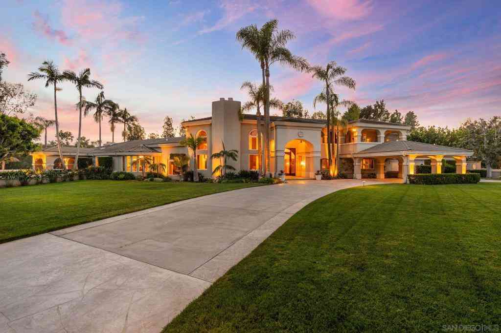Homes For Sale - 5860 Calle Camposeco<br/> Rancho Santa Fe, CA 92067